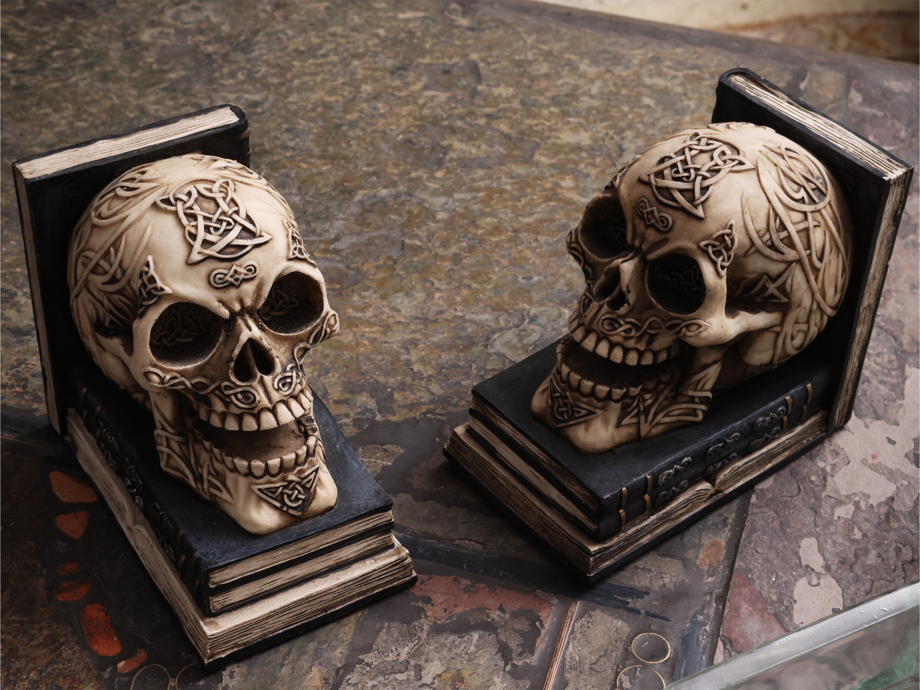 Soprammobili moderni, serie di svuotatasche e sculture decorative