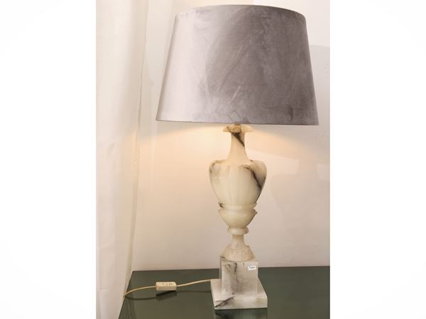 Grande lume da tavolo in alabastro
