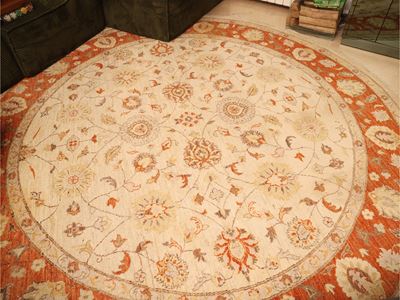 Tappeto Ushak, tappeto circolare, campo con tralci floreali su fondo avorio
