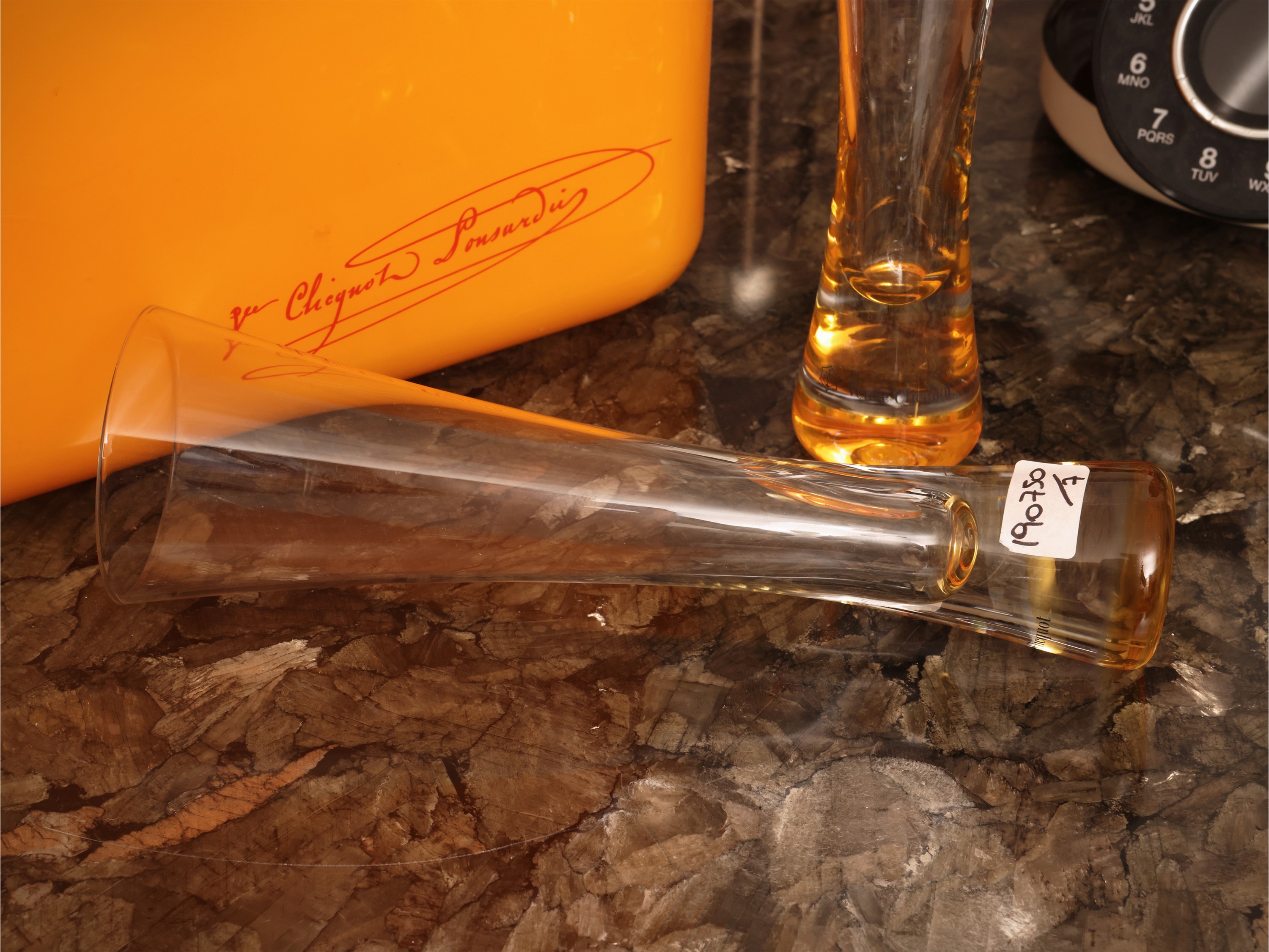 Veuve Clicquot, Set da champagne con rinfrescatoio in plastica e 6 flûte in vetro