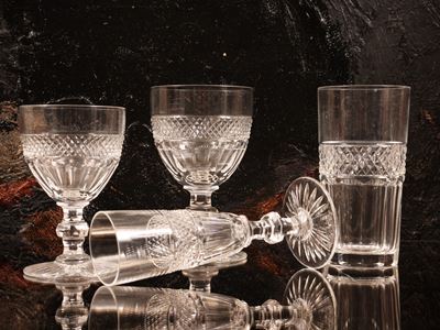 Servizio di bicchieri in cristallo molato, composto da tumbler, calici e flûtes