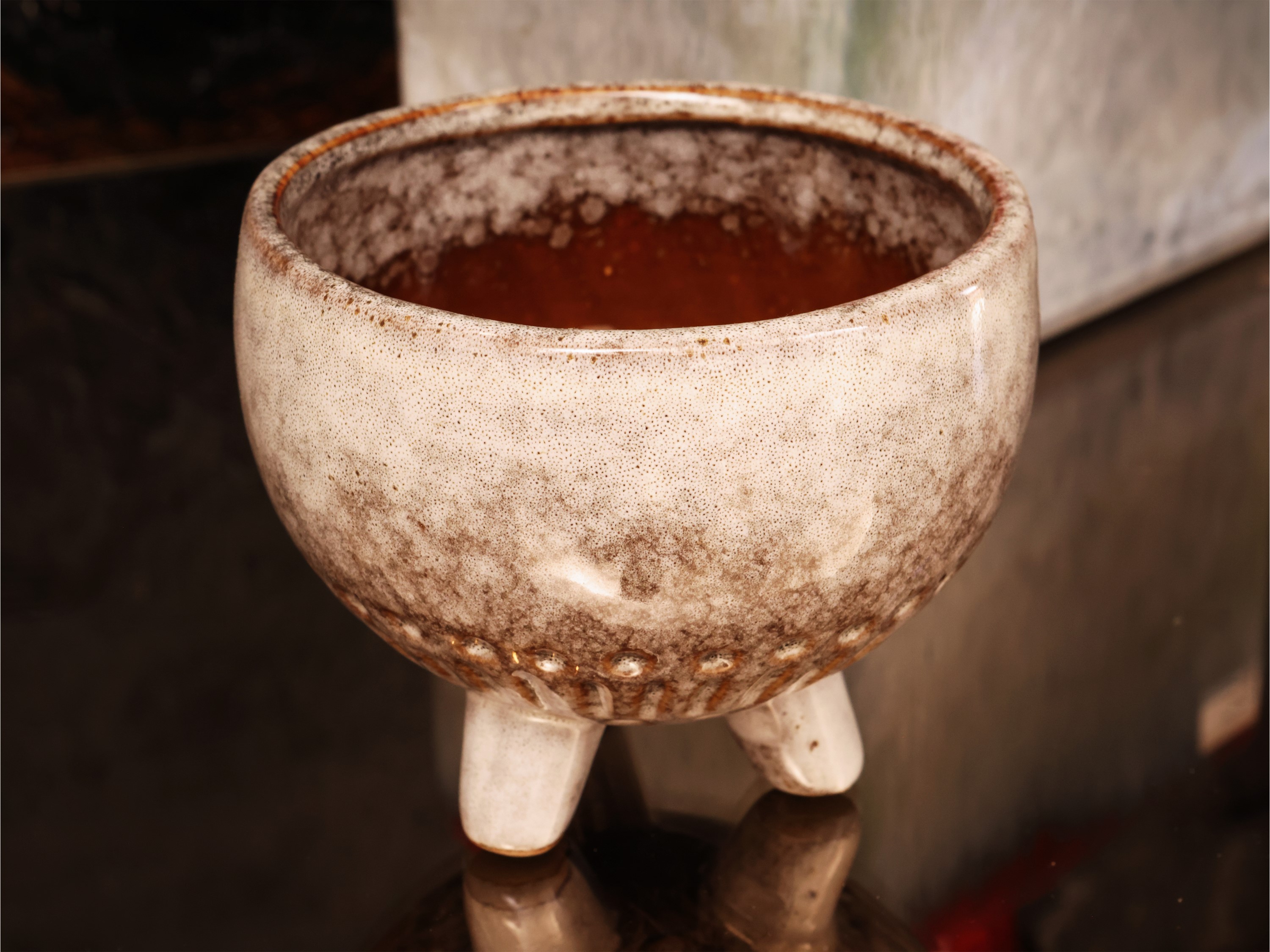 Soprammobili di gusto moderno, ceramica smaltata e terracotta dipinta