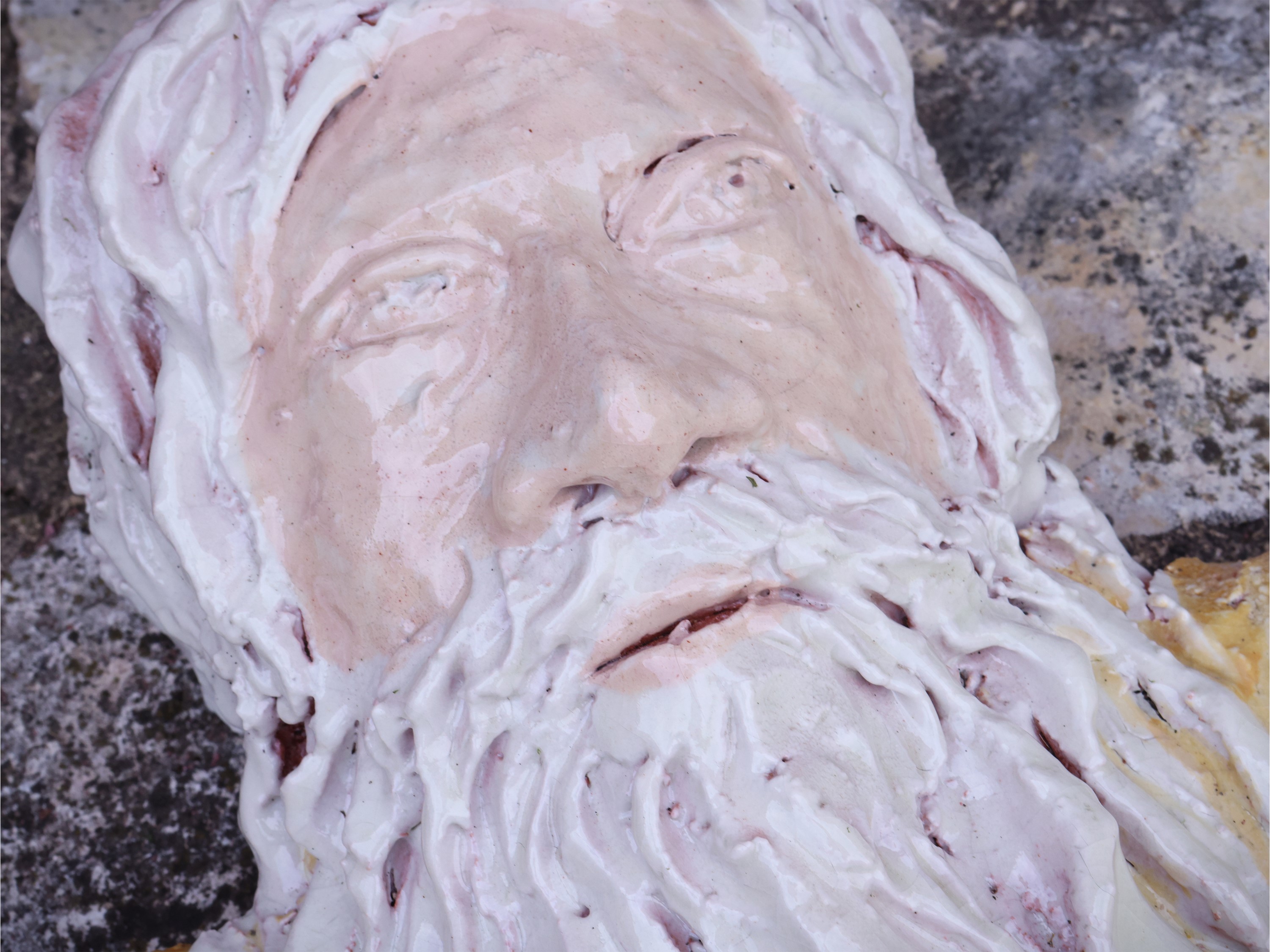 Rolando Stefanacci - Composizione allegorica in ceramica invetriata
