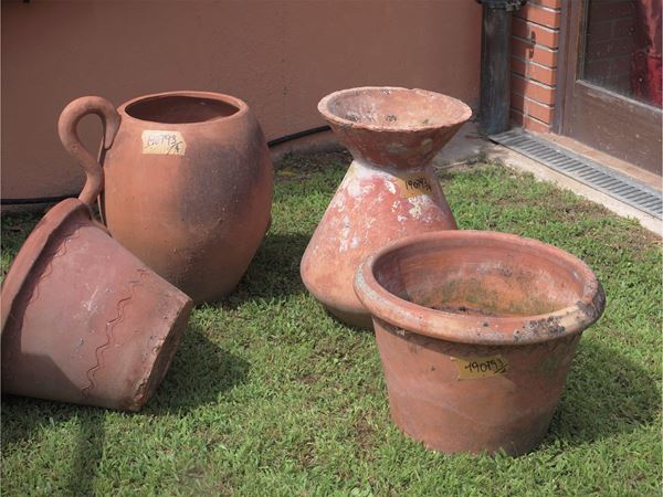 Quattro vasi in terracotta