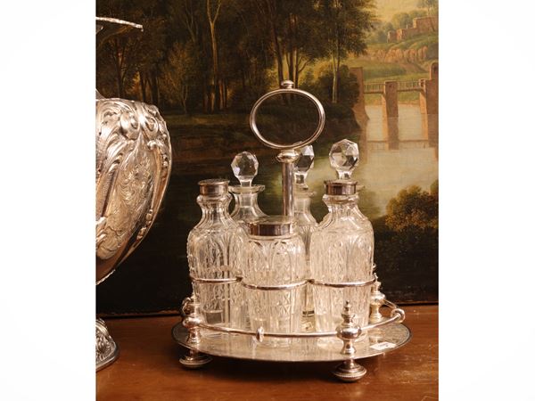 Cruet in silver metal