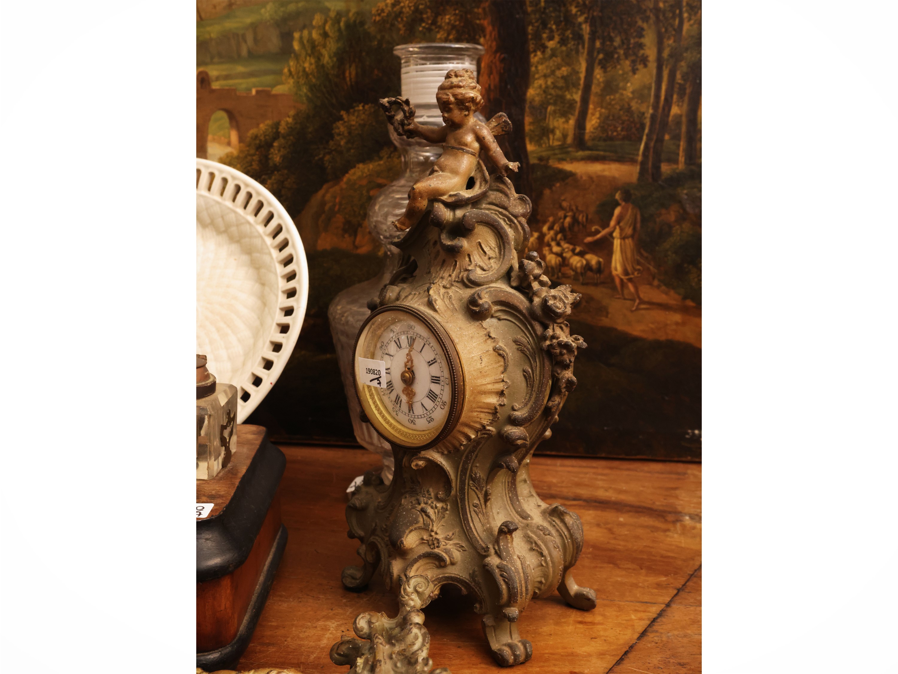 Trittico da camino in metallo smaltato con putti, Orologio e coppia di candelieri en pendant, XIX...