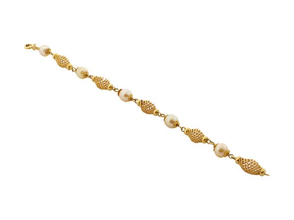 Bracciale in oro giallo 18Kt e perle bianche coltivate