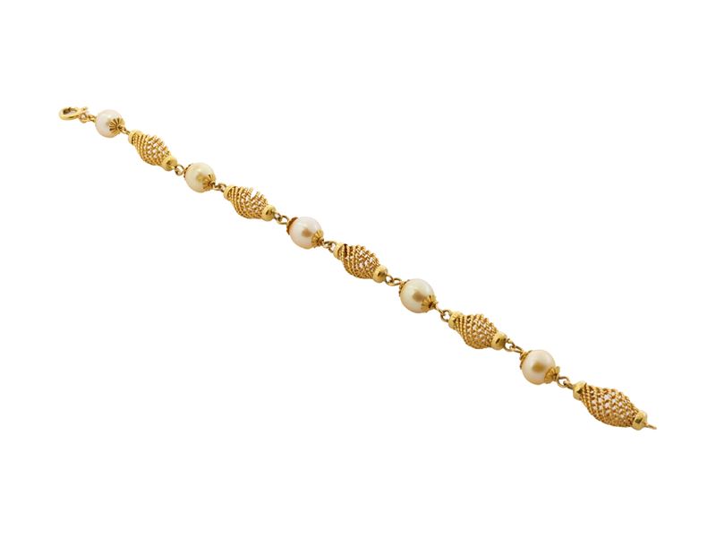 Bracciale in oro giallo 18 kt con perle bianche coltivate, anni ’60
