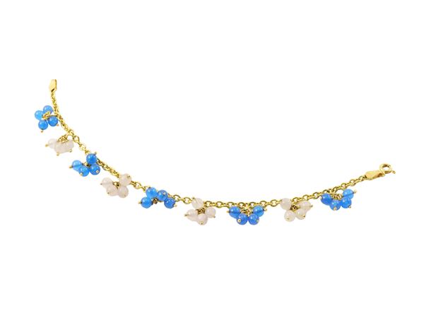 A 18K yellow gold and chalcedony bracelet