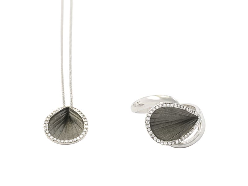 Cammilli, Demi Parure in Oro White Ice e Oro Black Lava 18kt e Diamanti
