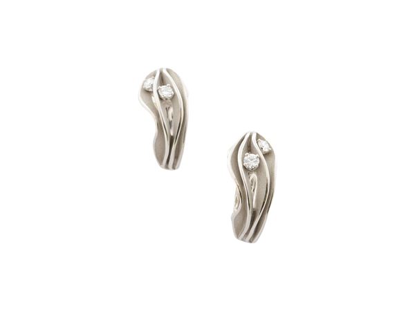 Cammilli, pair of diamonds earrings in 18kt white and withe ice gold  (Florence, 21st century)  - Auction Jewels and Watches - Maison Bibelot - Casa d'Aste Firenze - Milano