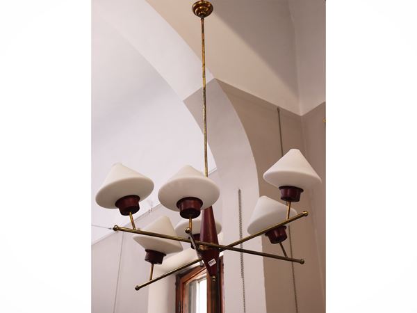 Lampadario in ottone e metallo laccato rosso