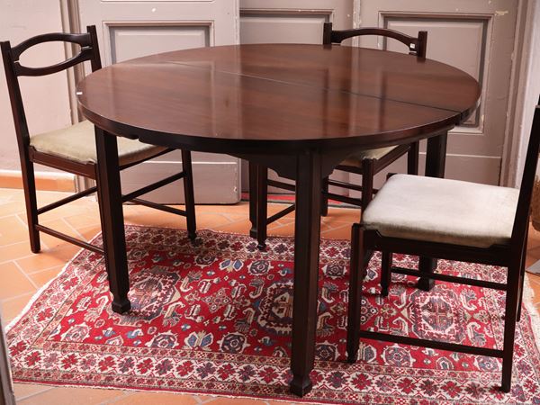 Extendable dining table veneered in exotic woods