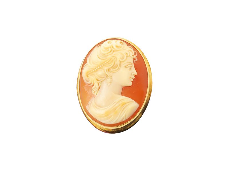 Spilla pendente con cammeo e oro giallo 18Kt, profilo femminile