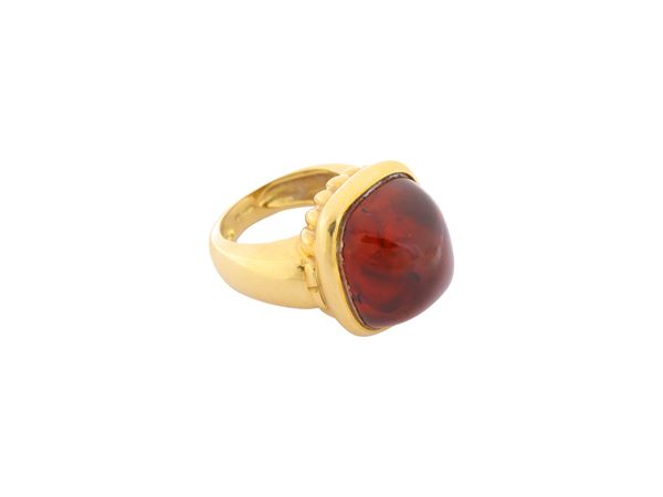 Anello in oro giallo 18Kt e ambra