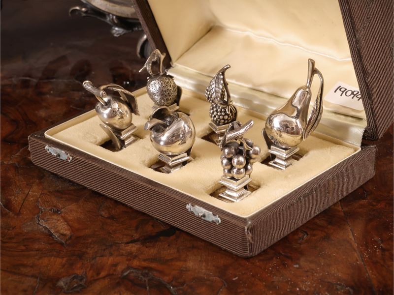 Serie di sei segnaposto in argento 925, Gucci, a forma di frutti