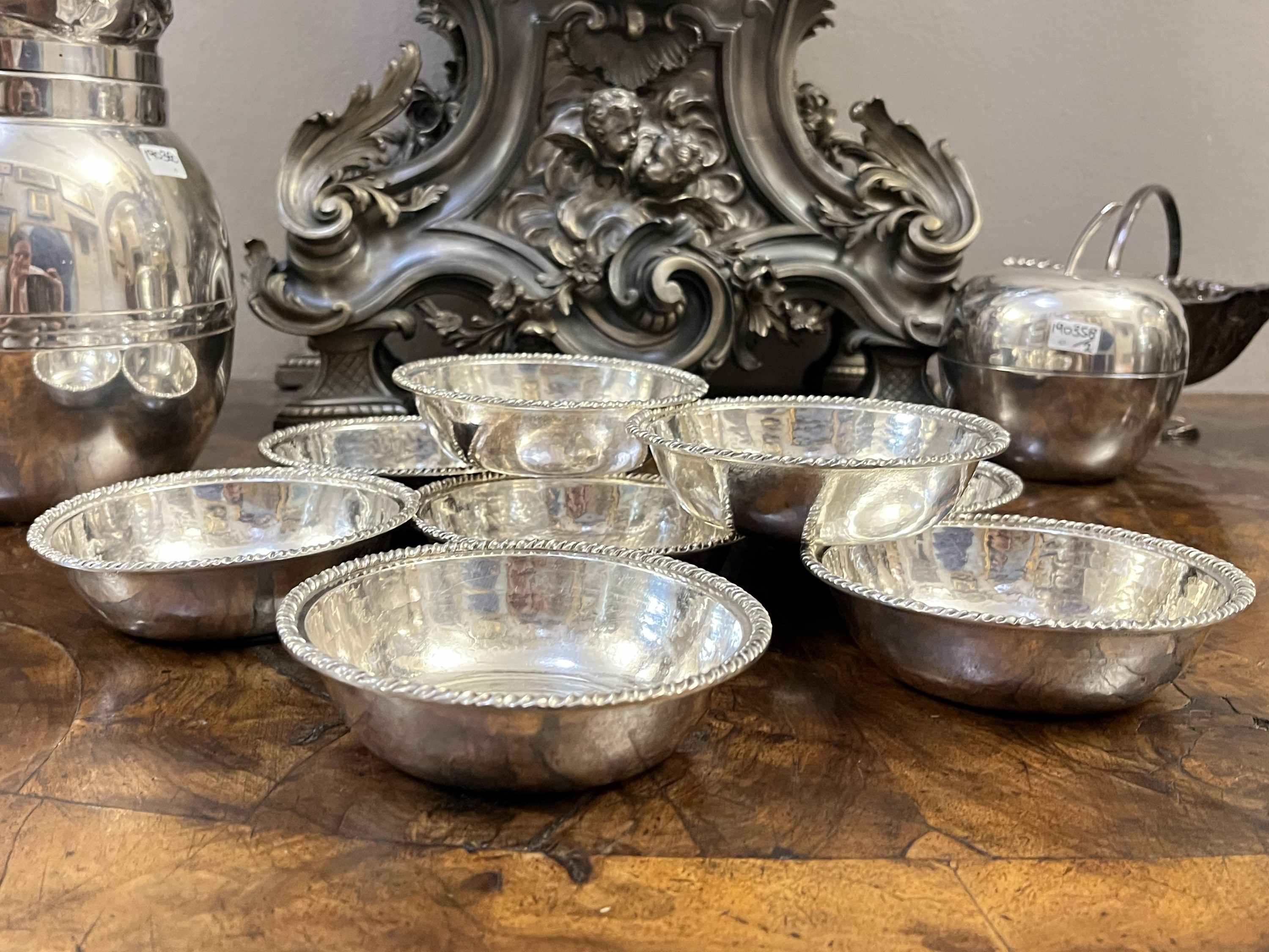 Marangoni, Serie di otto vaschette per aperitivi in argento con bordo a cordonetto, anni Trenta