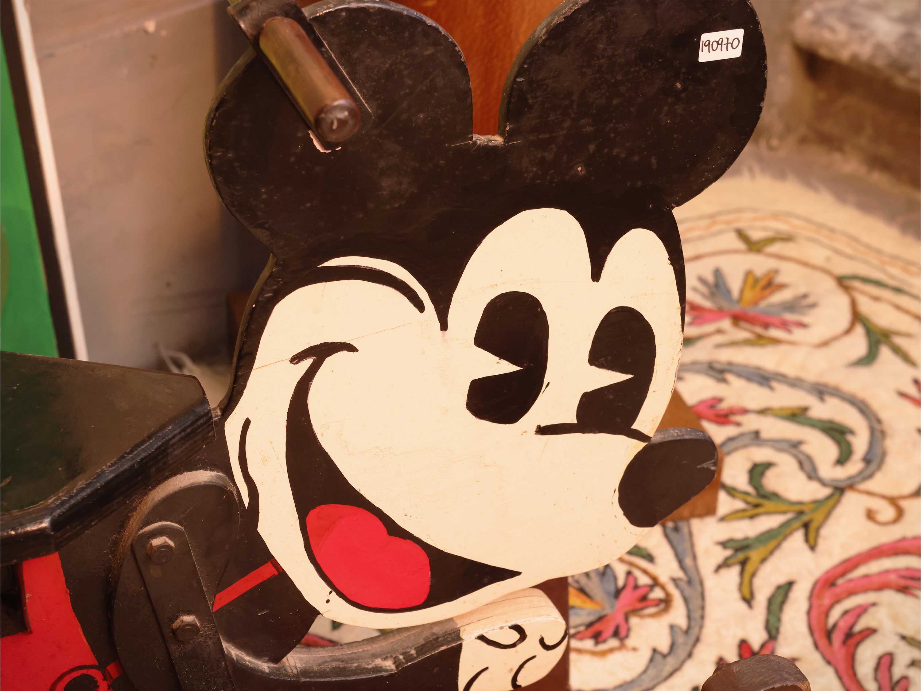 Sedia a dondolo per bambini con decorazione Mickey Mouse, legno dipinto, anni Trenta