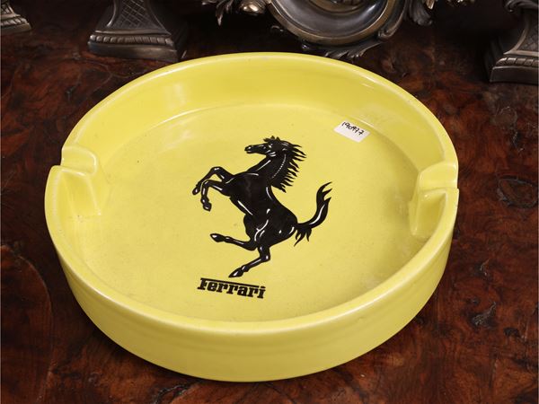 Grande posacenere in ceramica, Ferrari