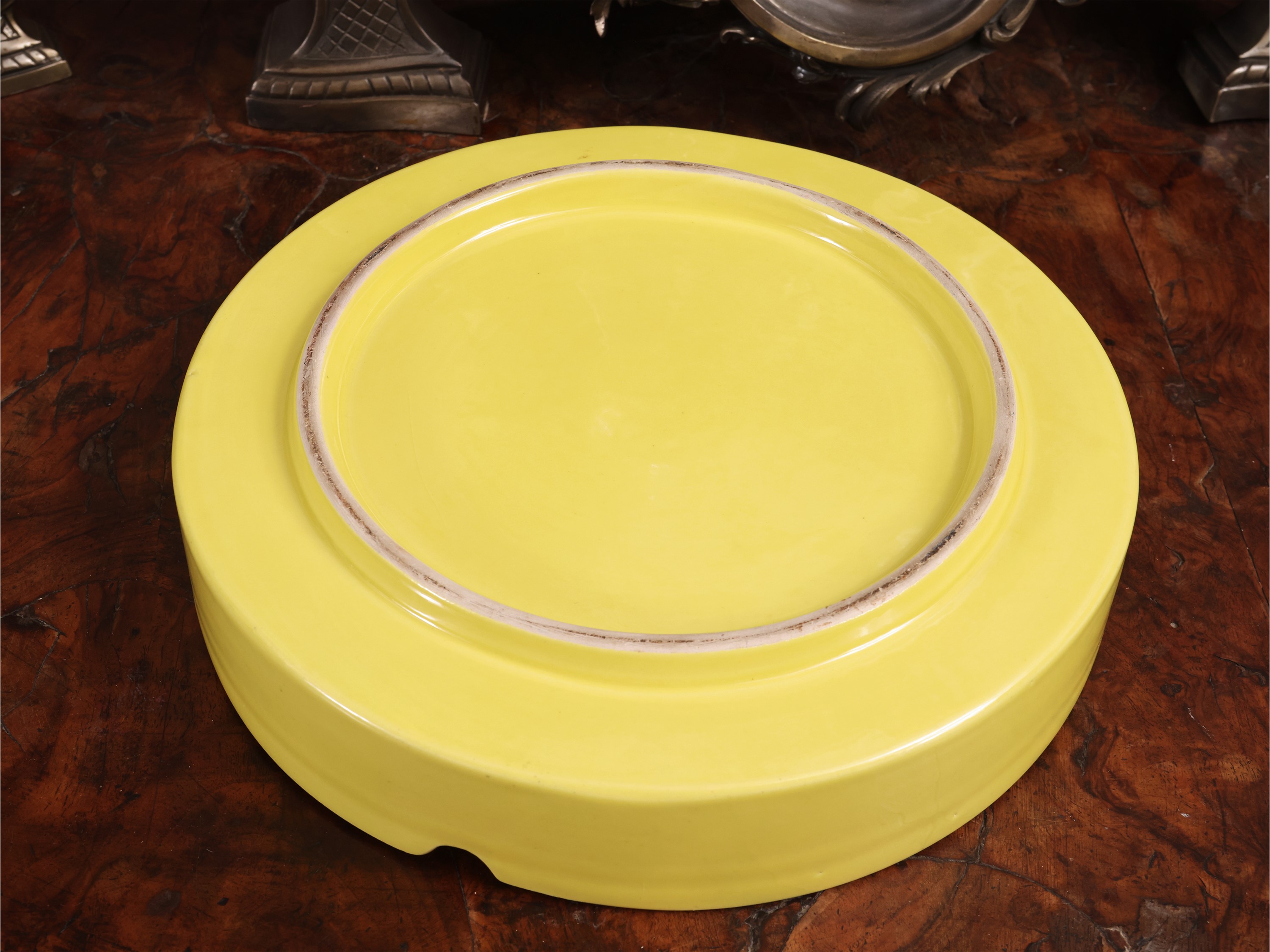 Ferrari, Grande posacenere in ceramica con cavallino centrale