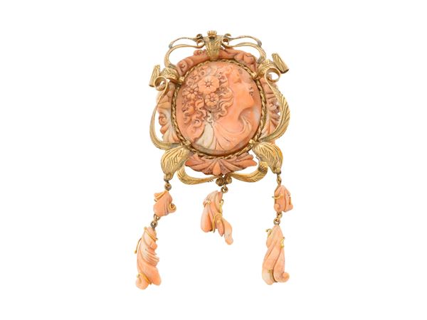 A 9Kt gold and pink coral pendant brooch  - Auction Jewels and Watches - Maison Bibelot - Casa d'Aste Firenze - Milano