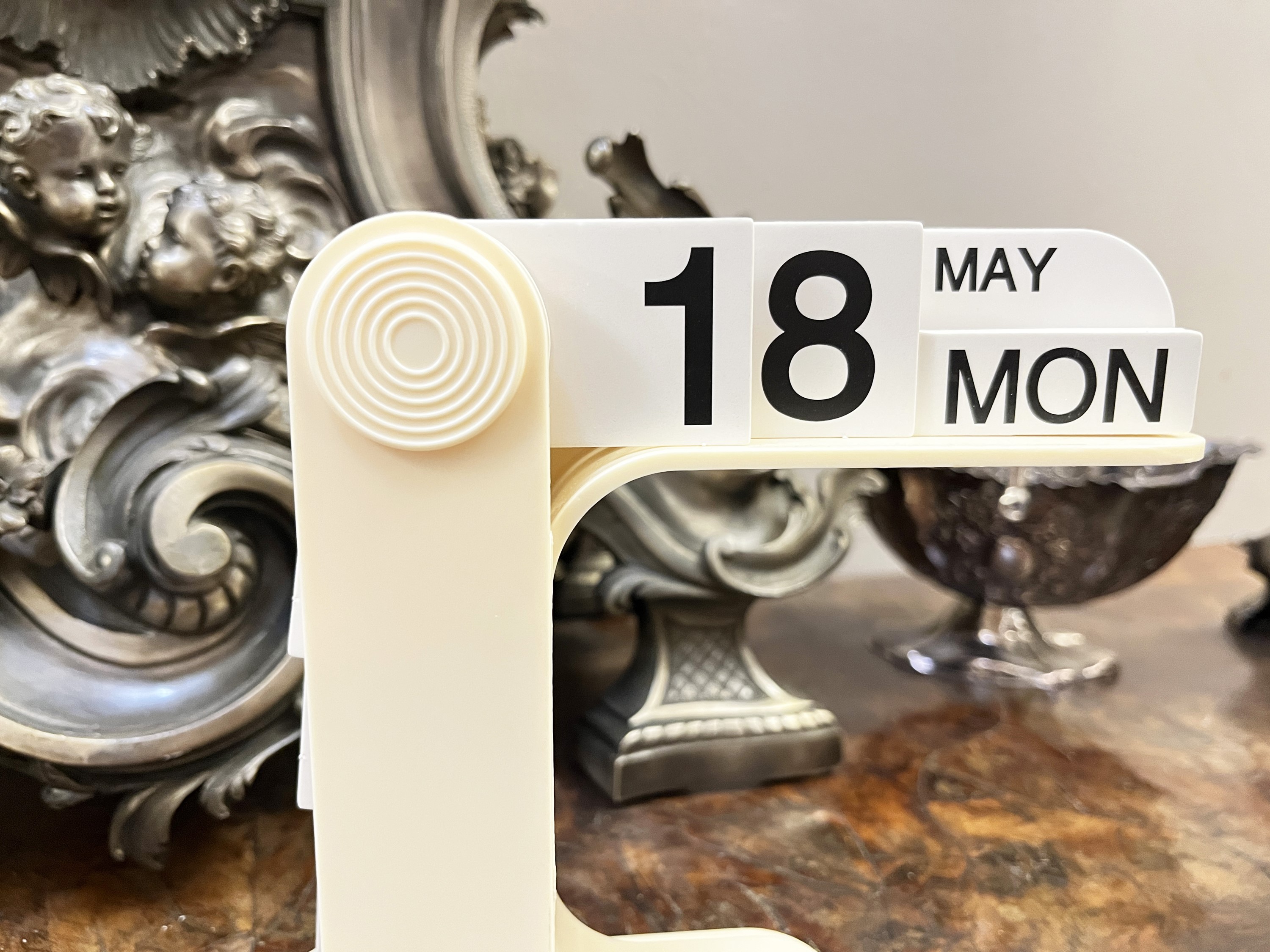 Due calendari perpetui da scrivania, stile Timur (Enzo Mari per Danese) in bianco e nero