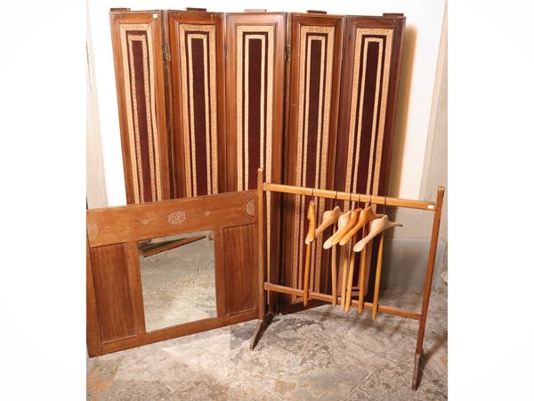 Furnishing accessories for boudoirs
