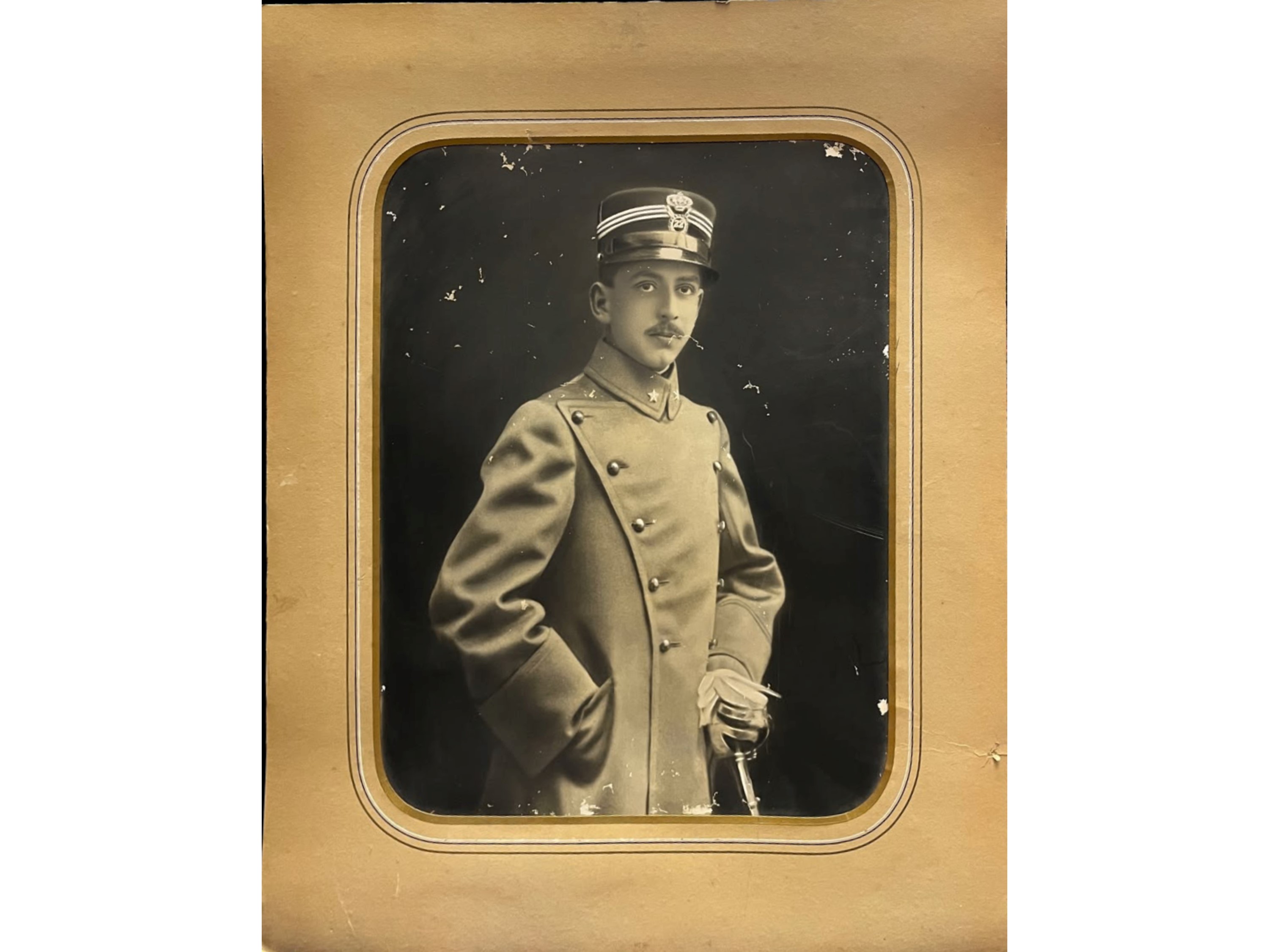 Raccolta di curiosità fotografiche, libri e fotografie in bianco e nero con gruppo di Leonard Von...