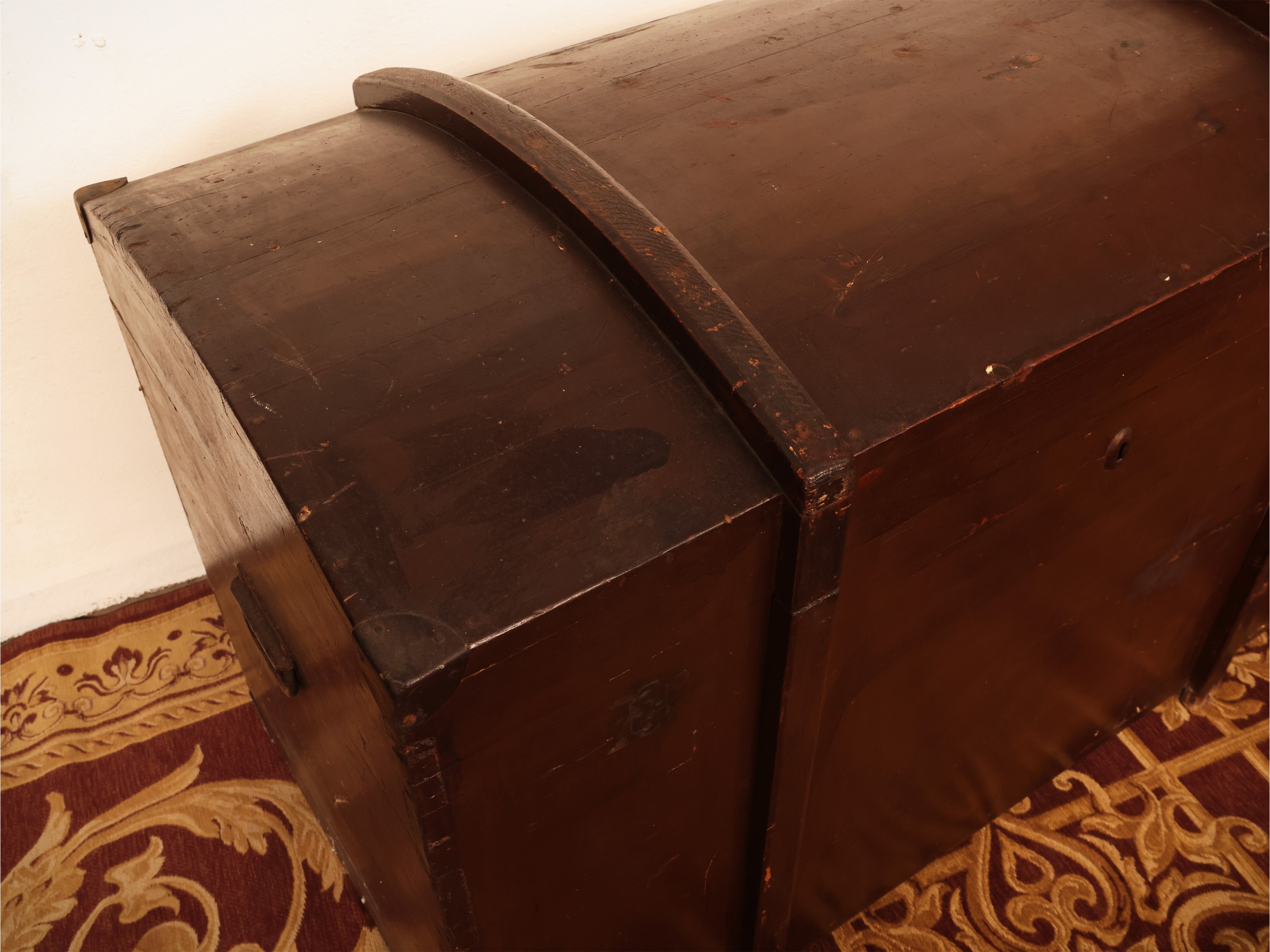 Baule da viaggio in legno tenero, prima metà del XIX secolo