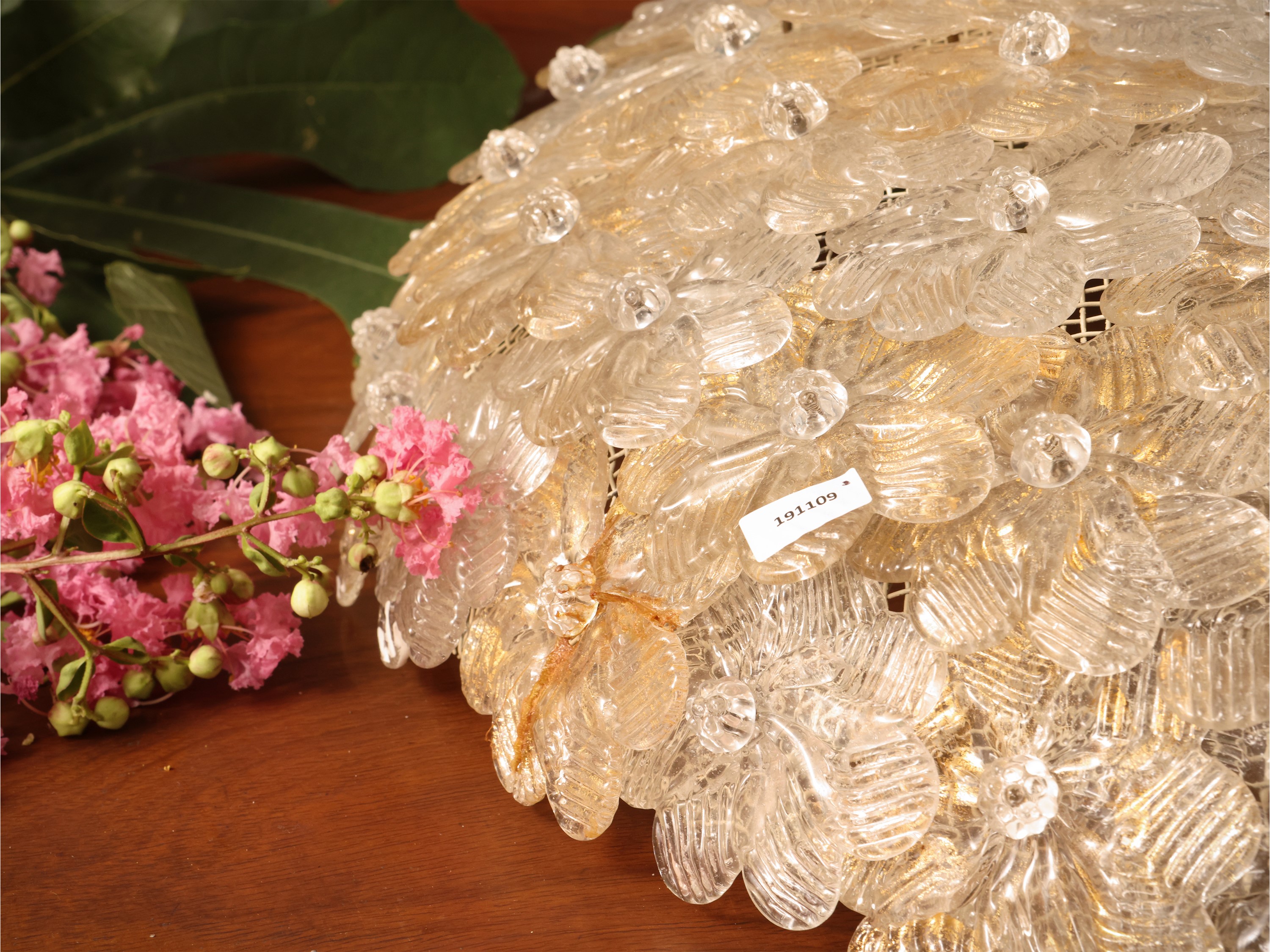 Barovier & Toso, Plafoniera in vetro soffiato a forma di bouquet floreale (Murano, anni Cinquanta...