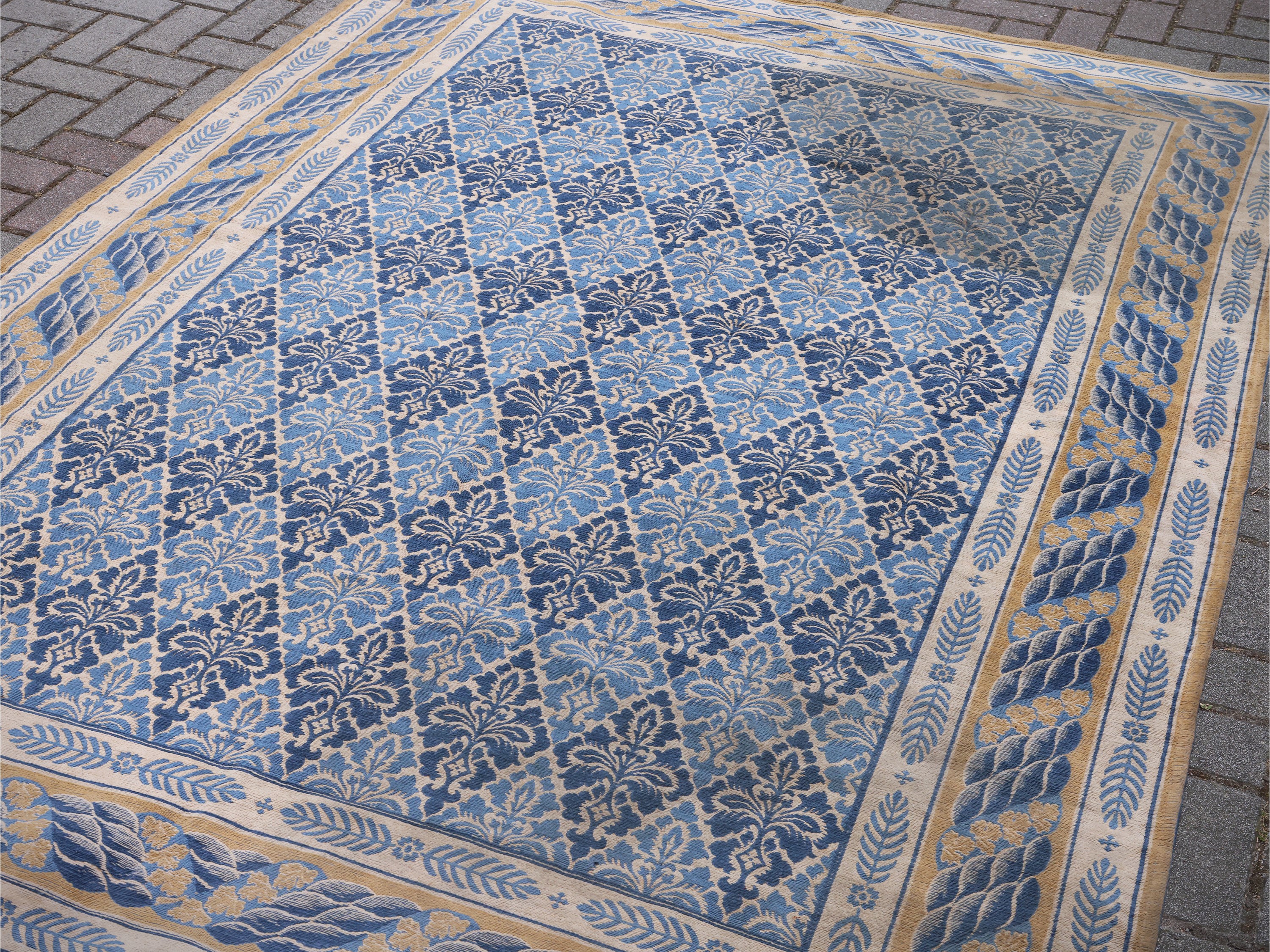 Tappeto in cotone, motivo a rombi e gigli su fondo blu e azzurro