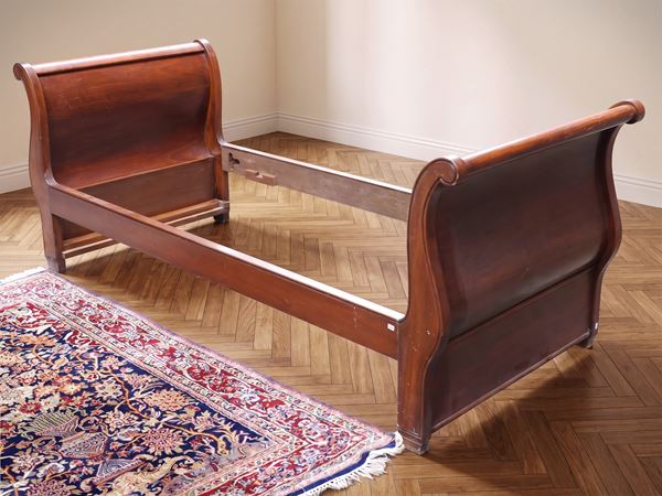 Letto singolo a barca in noce