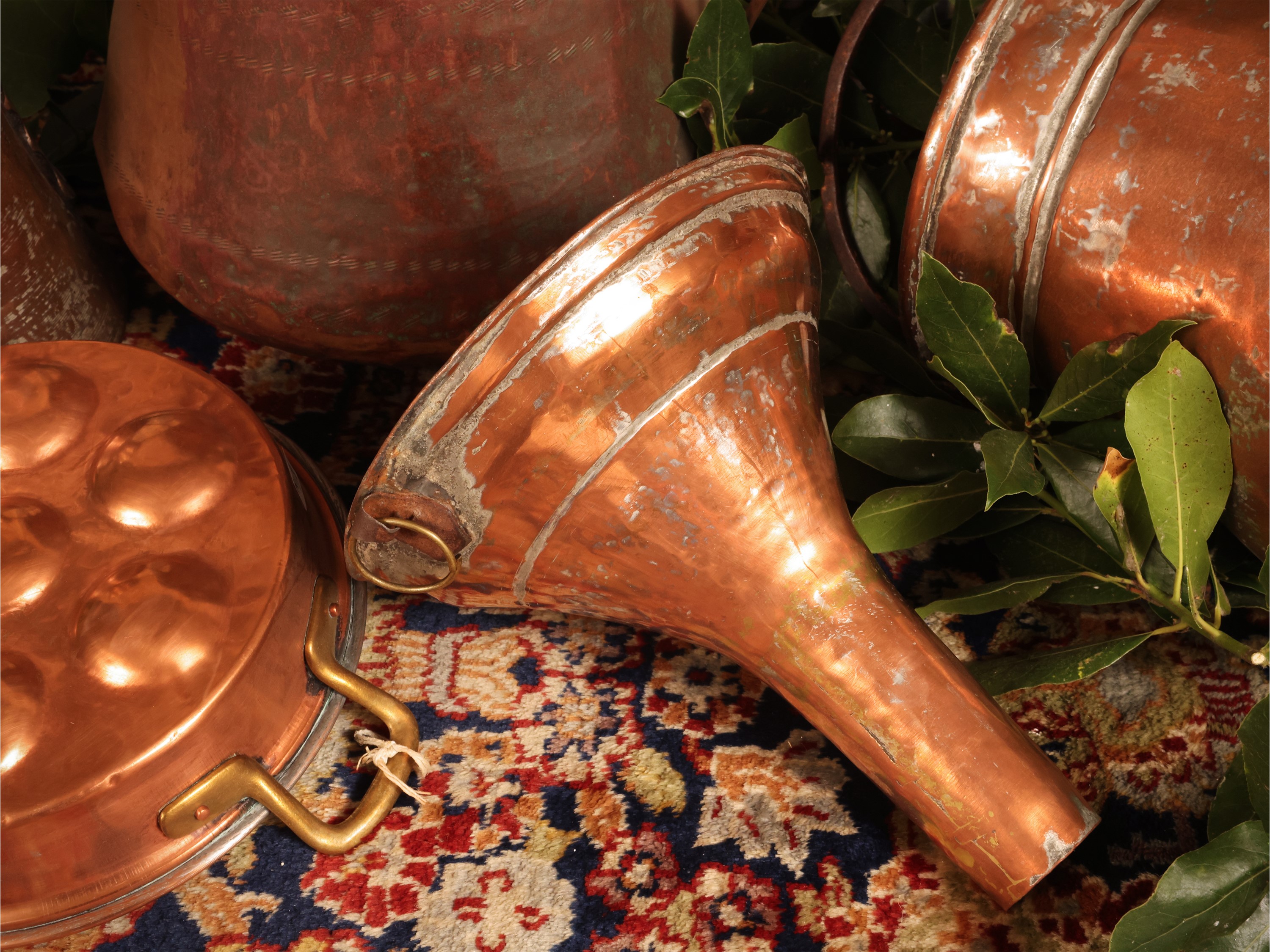 Accessori da cucina, rame: paiolo, grande imbuto, versatoio e altri utensili