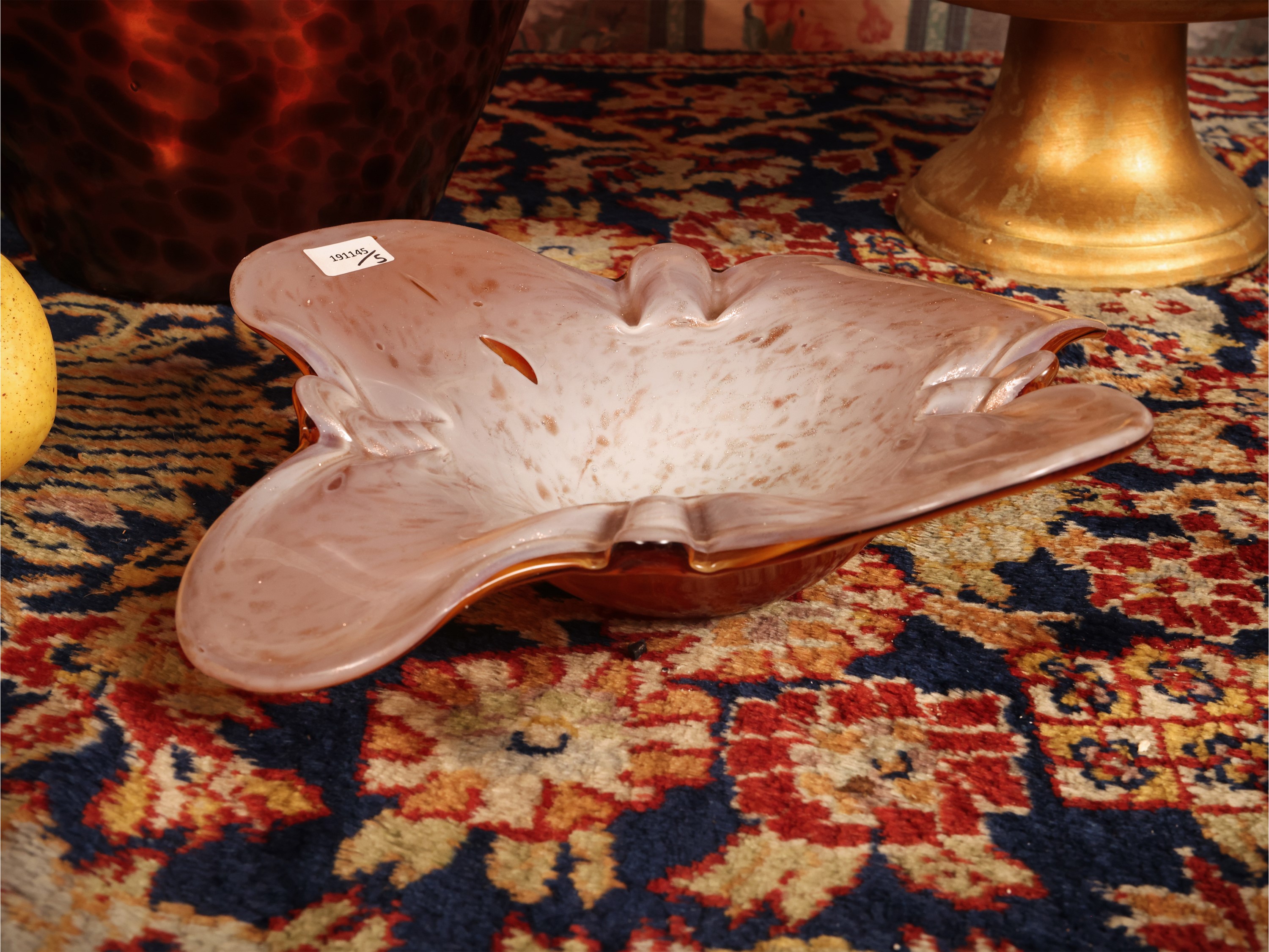 Accessori decorativi per la casa: vaso in vetro ambra, alzata centrotavola in ceramica dorata, sv...
