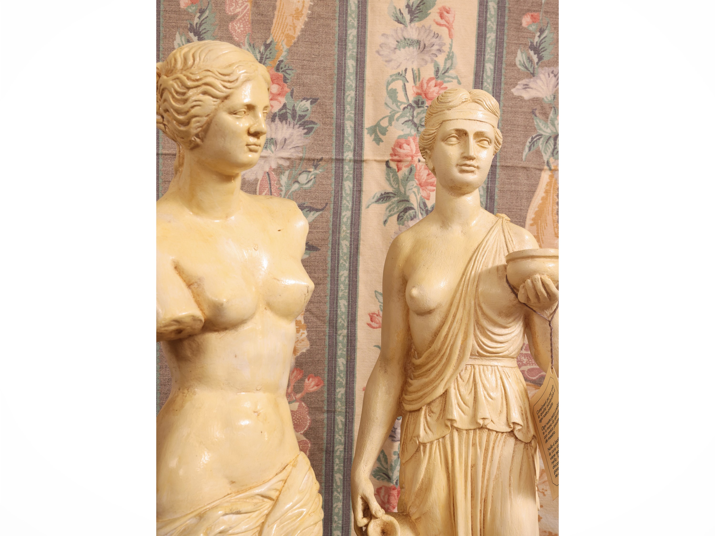 Zaccagnini, Due sculture in gesso patinato raffiguranti la Venere di Milo e la dea Ebe