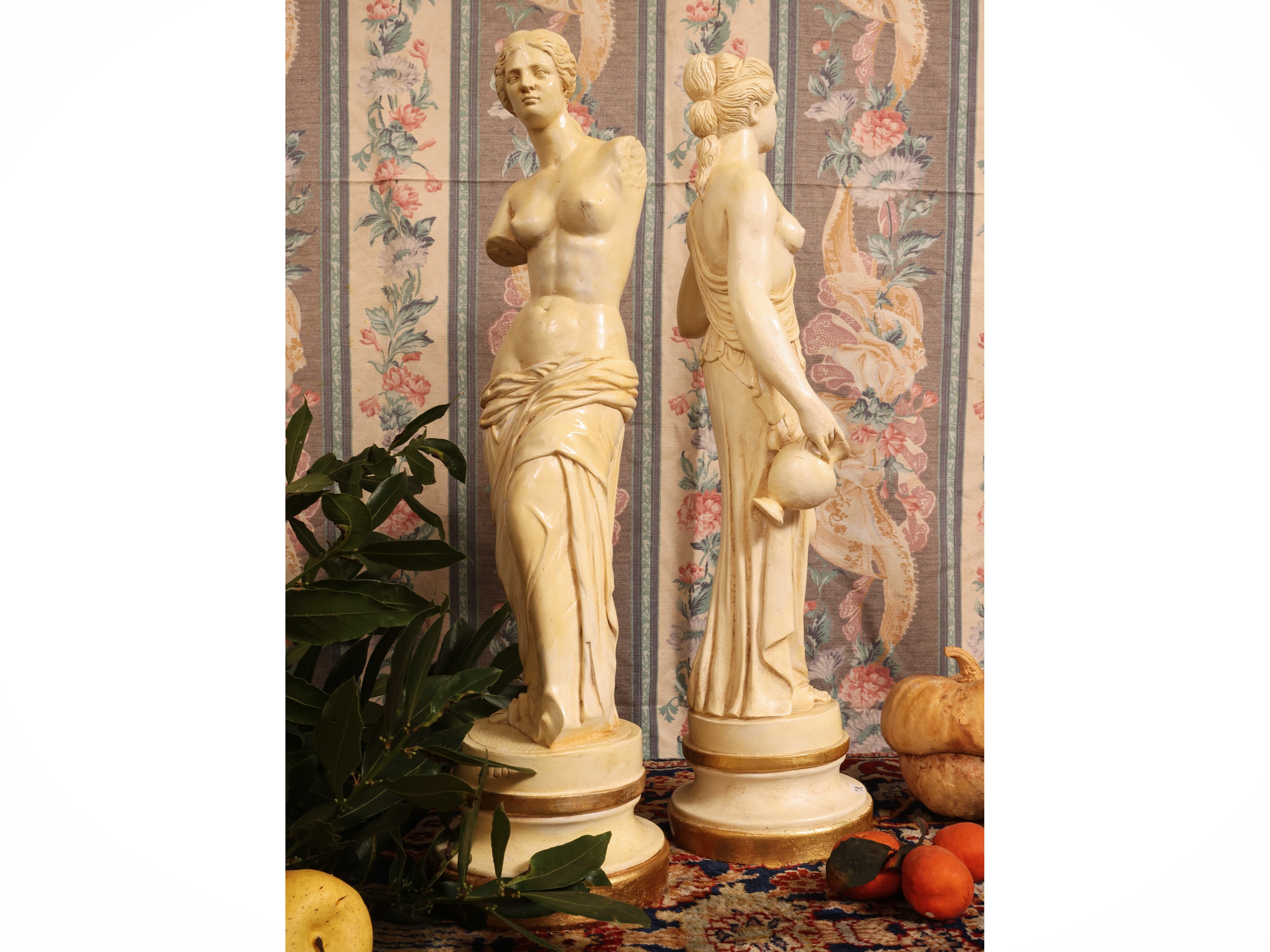 Zaccagnini, Due sculture in gesso patinato raffiguranti la Venere di Milo e la dea Ebe