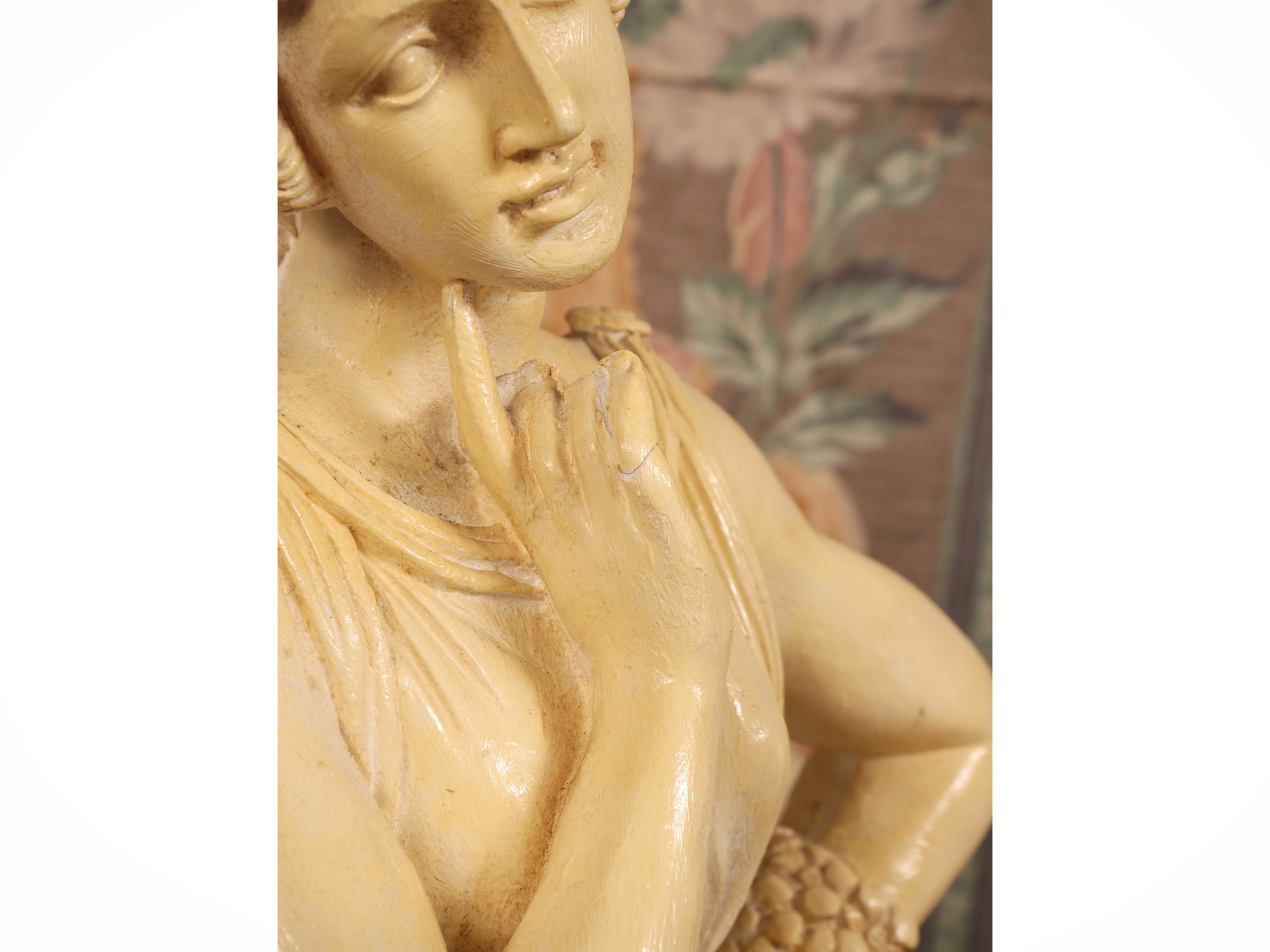 Zaccagnini, Due sculture in gesso patinato raffiguranti Venere di Milo e probabile Persefone, h c...