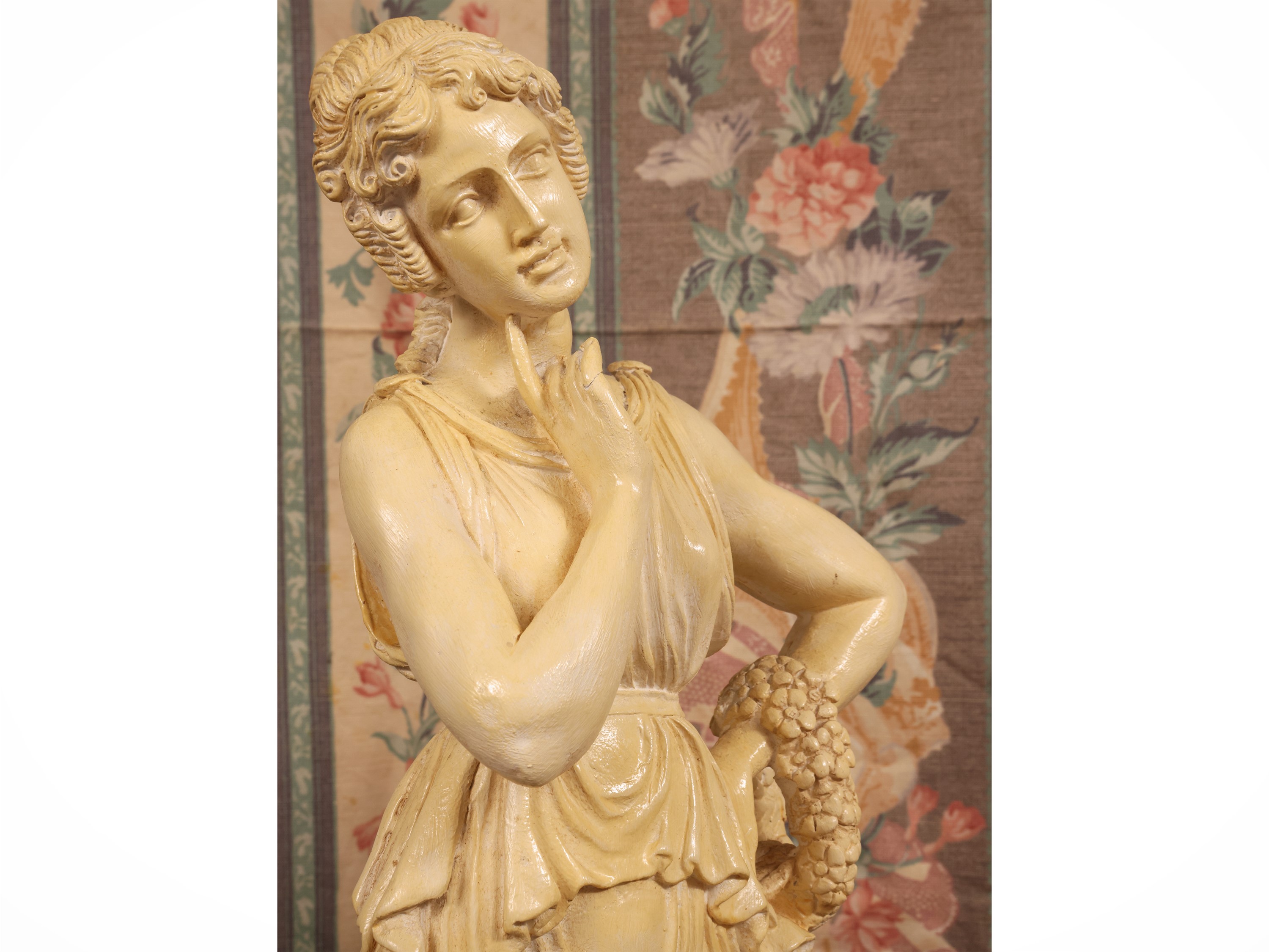 Zaccagnini, Due sculture in gesso patinato raffiguranti Venere di Milo e probabile Persefone, h c...