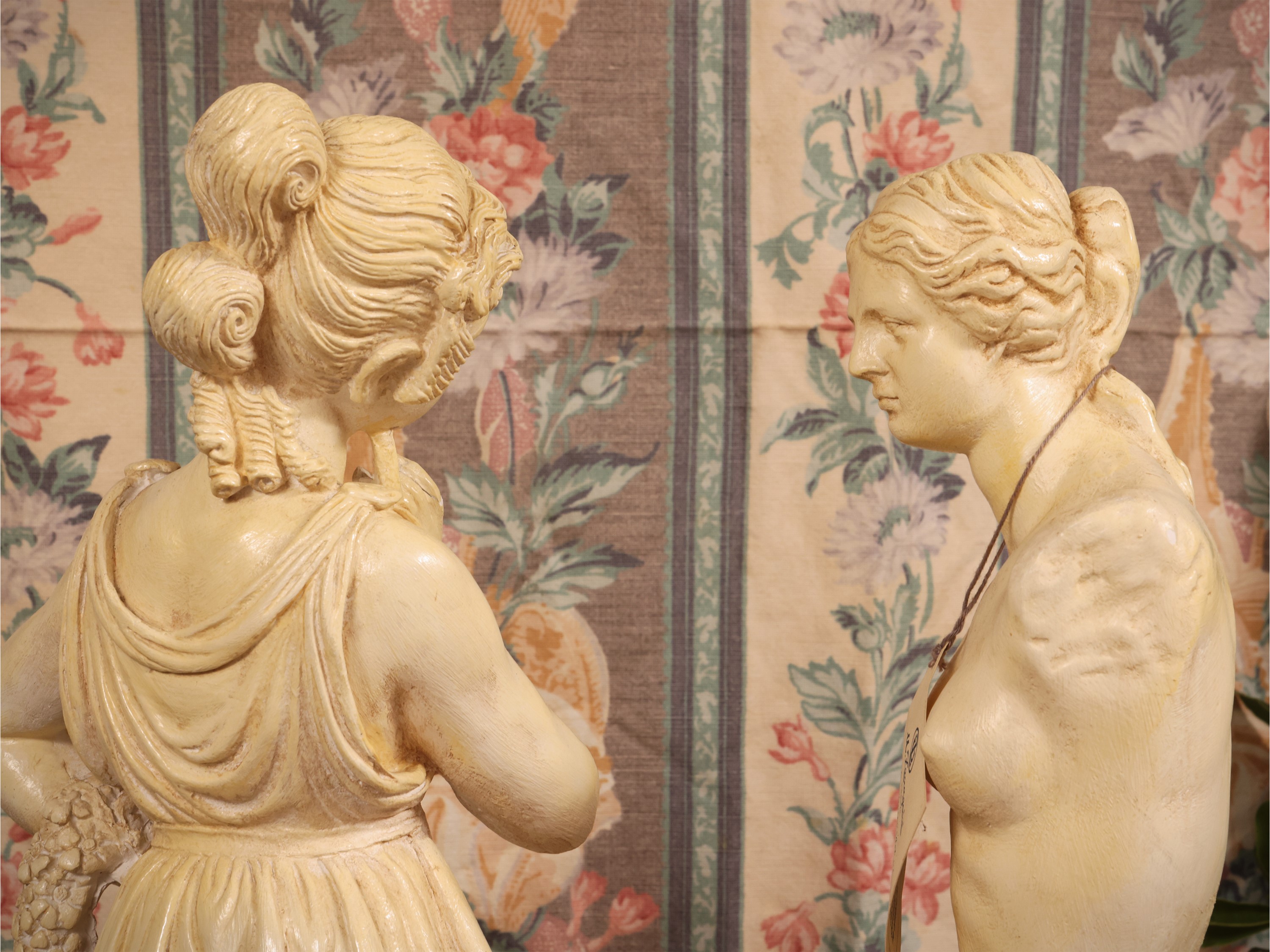 Zaccagnini, Due sculture in gesso patinato raffiguranti Venere di Milo e probabile Persefone, h c...