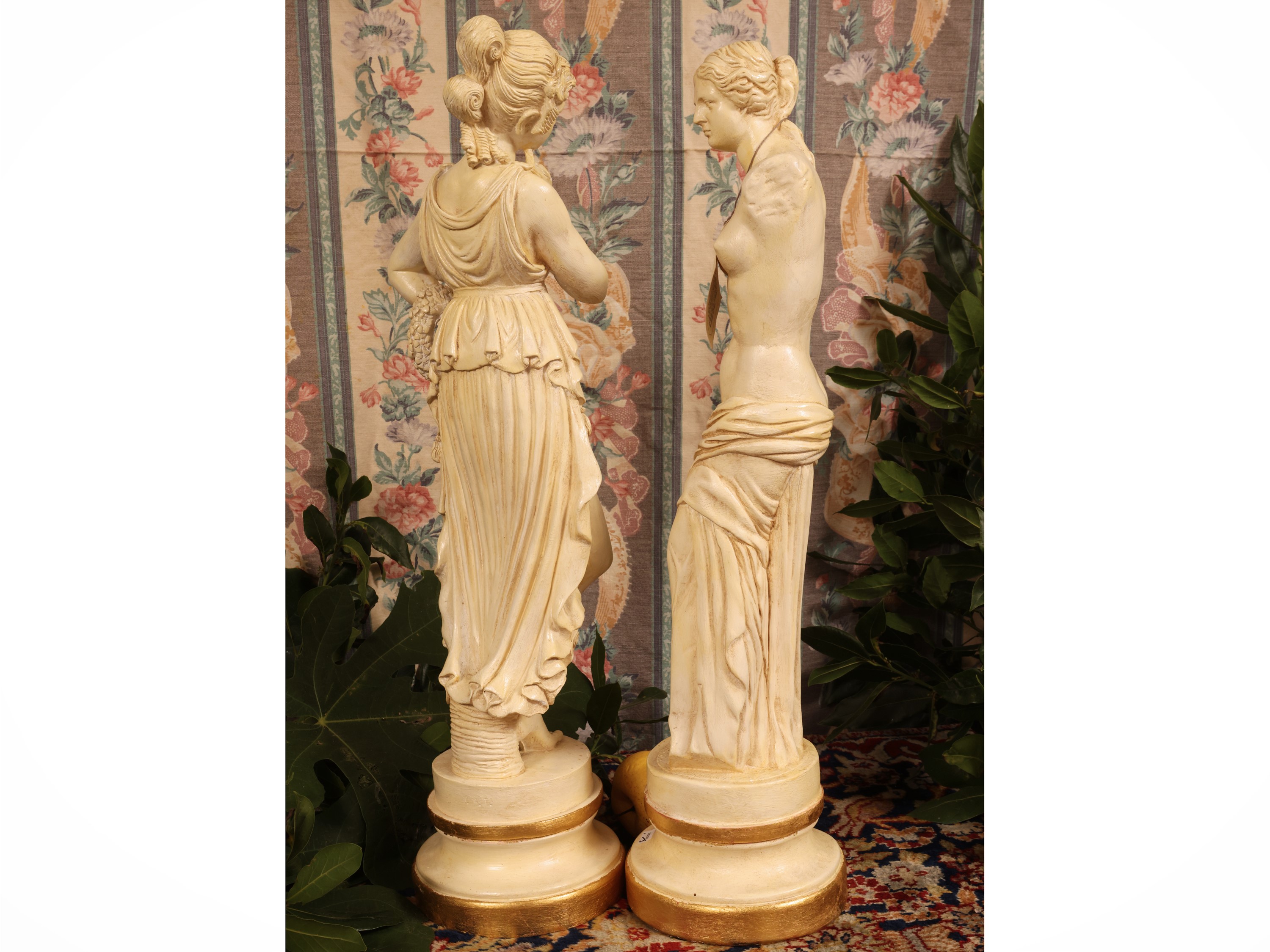 Zaccagnini, Due sculture in gesso patinato raffiguranti Venere di Milo e probabile Persefone, h c...