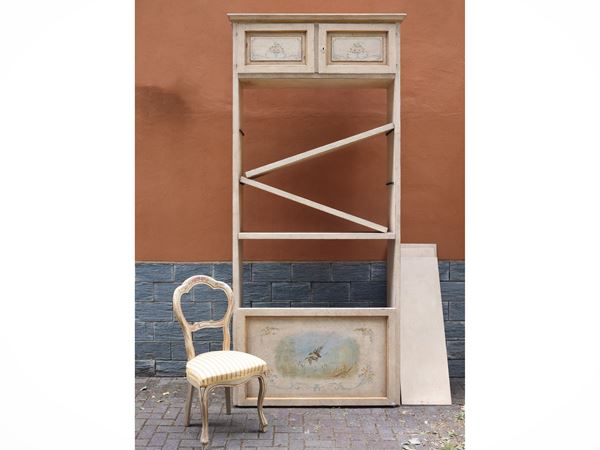 Grande libreria a colonna in legno laccato bianco
