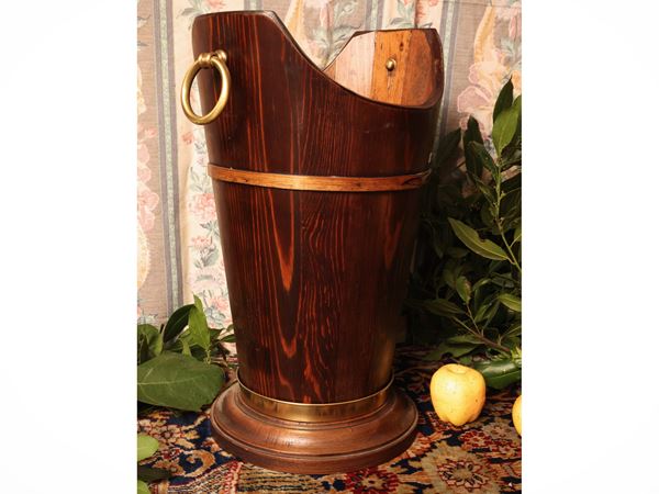 Wooden umbrella stand