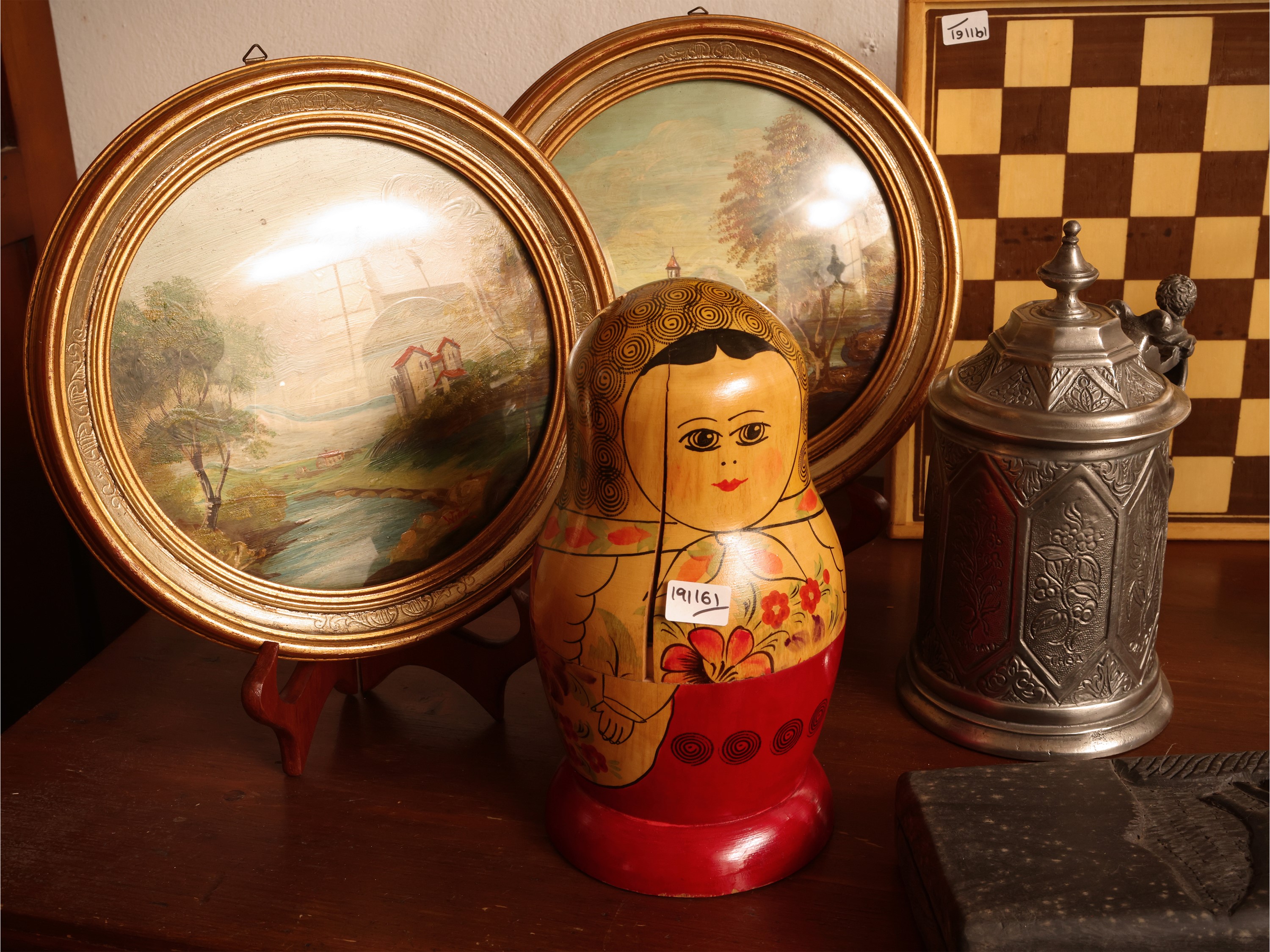 Miscellanea di curiosità, stampe, gioco della dama e monete