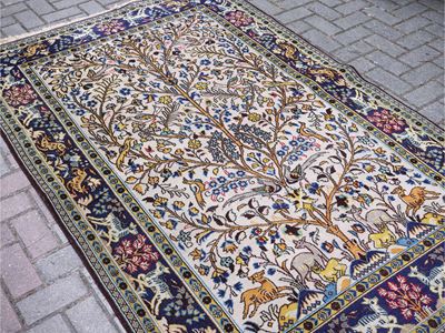 Tappeto persiano a giardino, campo multicolore con motivi zoomorfi, floreali e vegetali