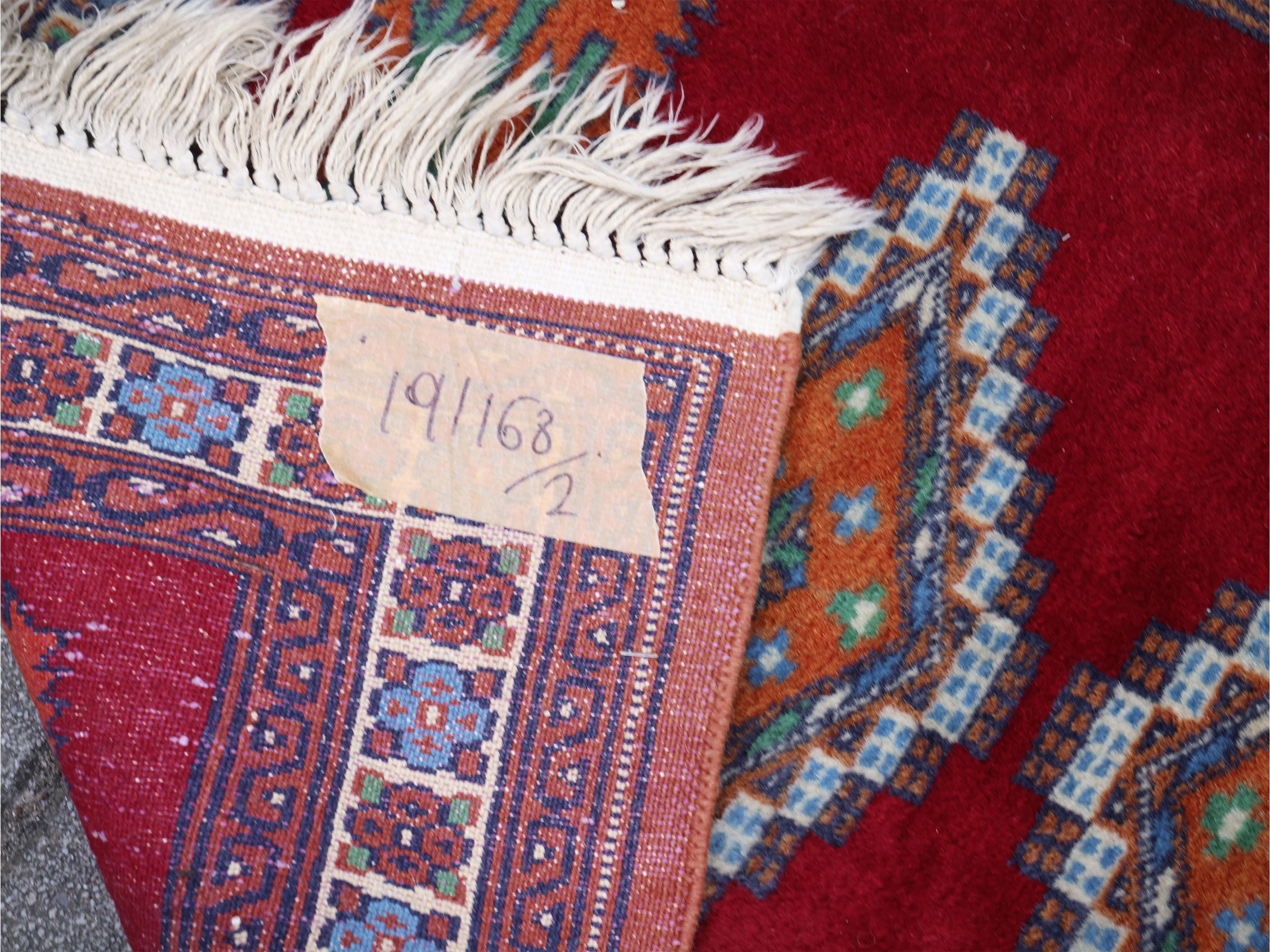 Tappeti persiani da galleria, coppia con medaglioni multicolori e medaglioni azzurro-arancio