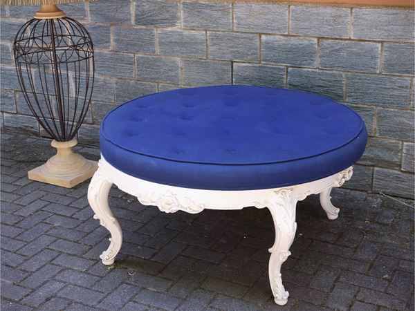 Large pouf in white lacquered wood