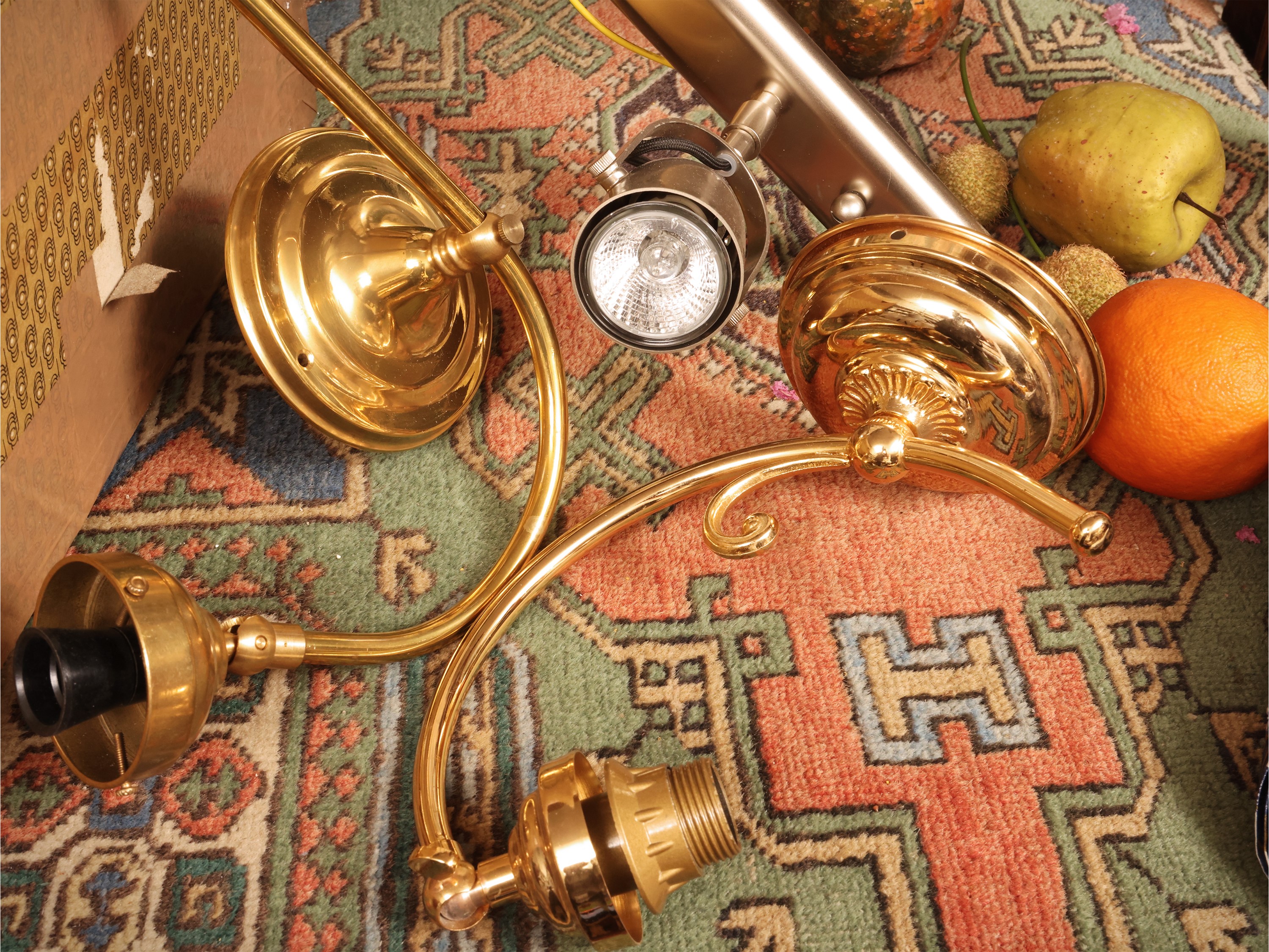 Grande raccolta di applique, di varia foggia e dimensione