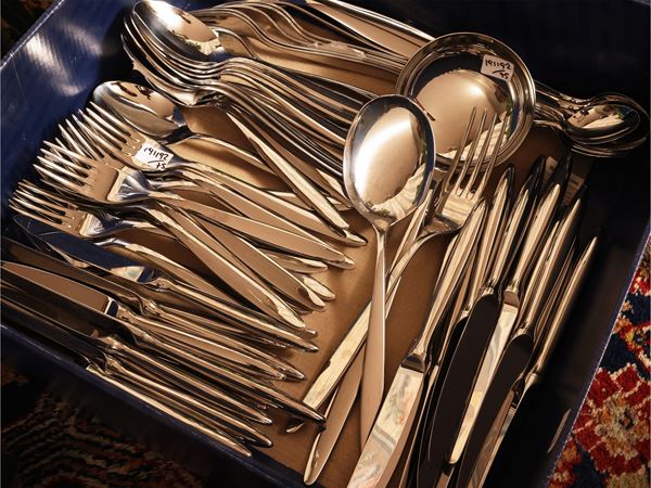 Silver metal cutlery set
