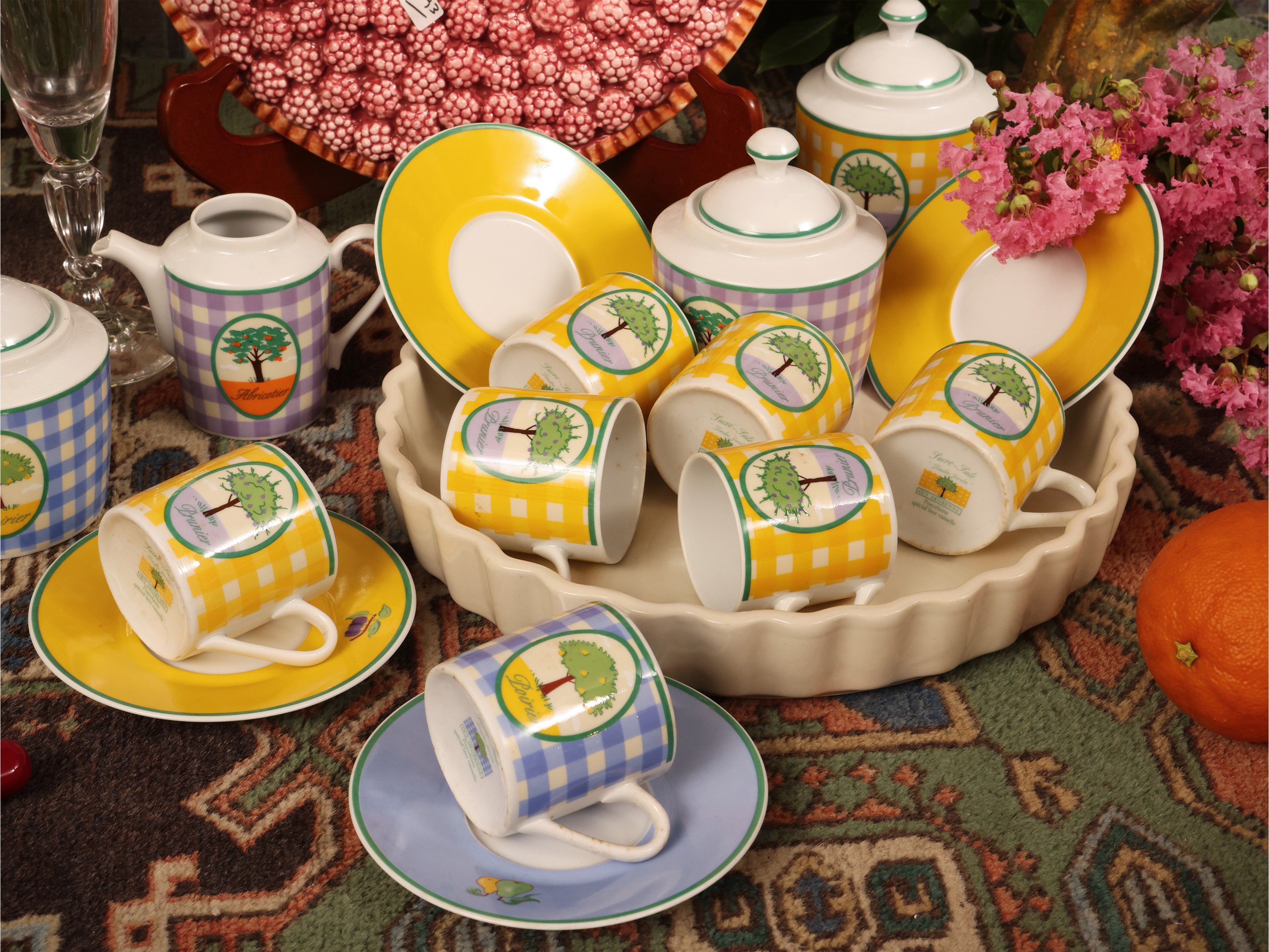 Set da tavola, servizio in cristallo per 6 persone e accessori in ceramica e porcellana