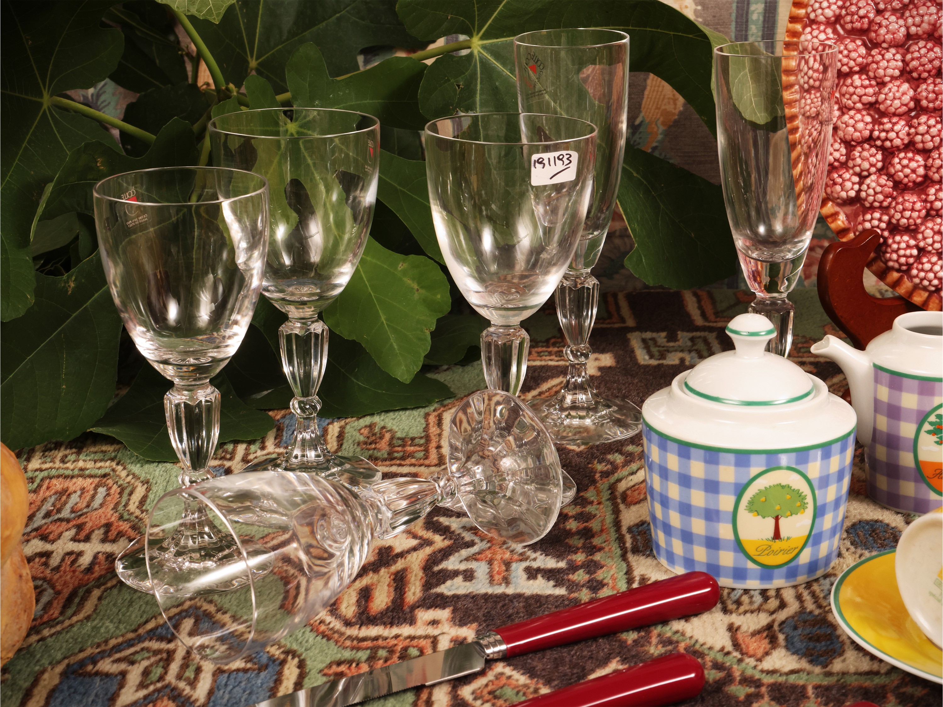 Set da tavola, servizio in cristallo per 6 persone e accessori in ceramica e porcellana